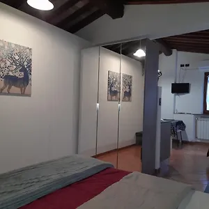 https://la-casa-in-giardino.it-tuscanyhotel.com